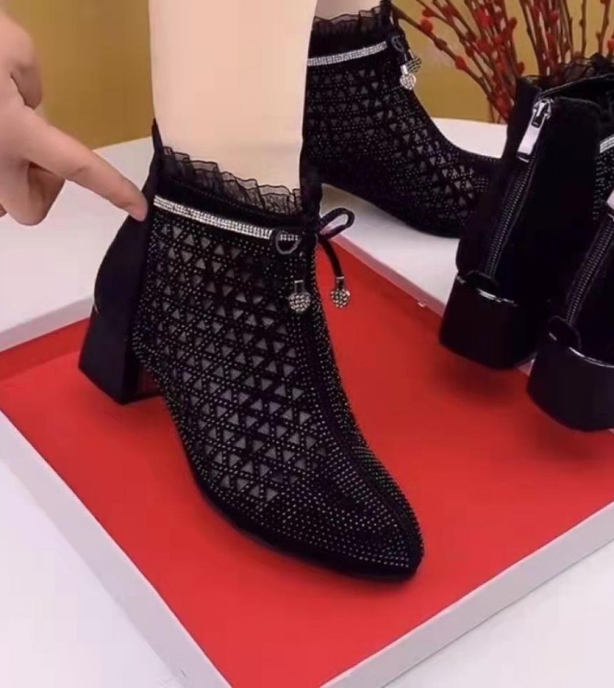 2024 jesienne i zimowe nowe buty Martin z wydrążoną siatką na grubym, krótkim obcasie