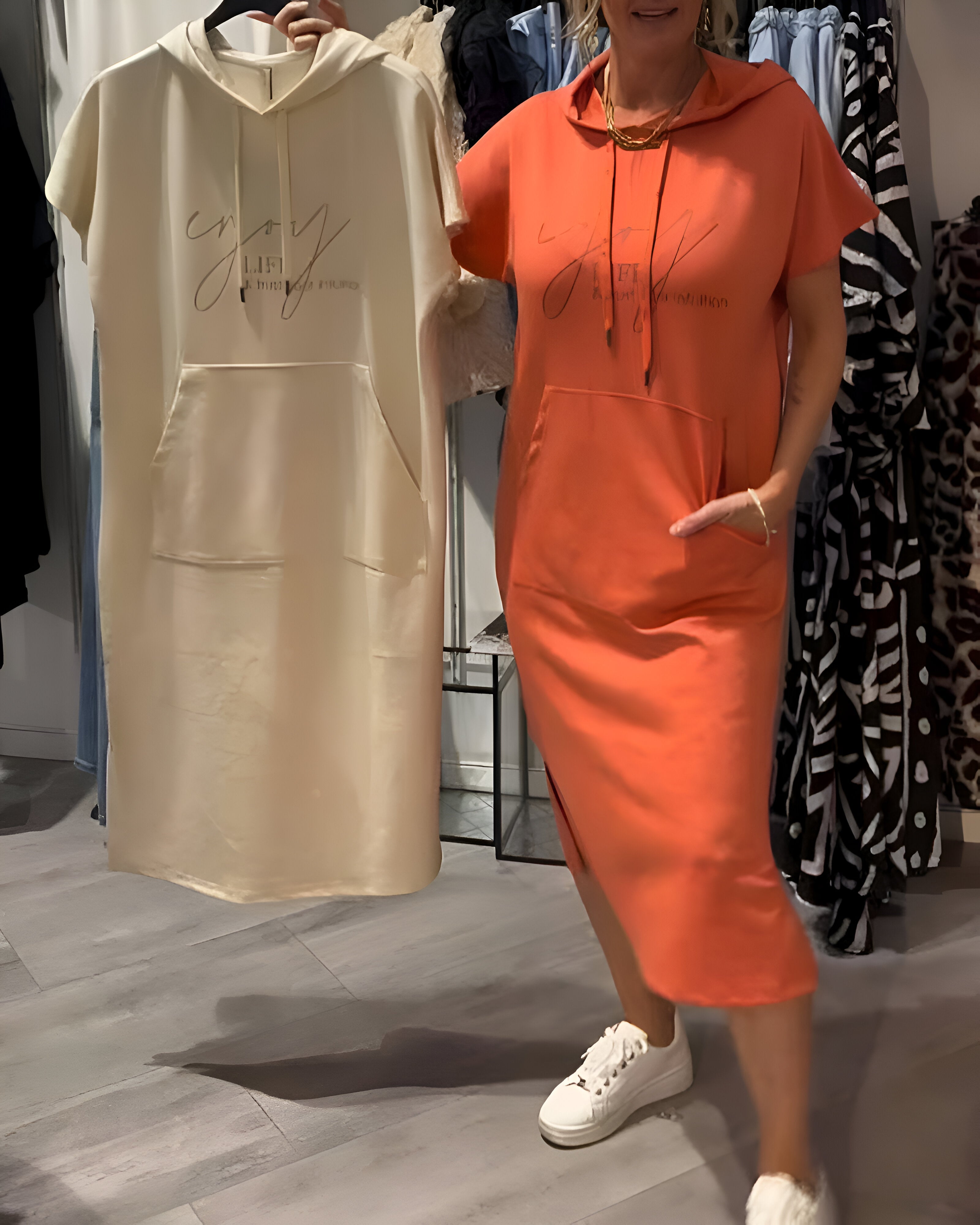 Alina – Codzienna sukienka z kapturem i luzem