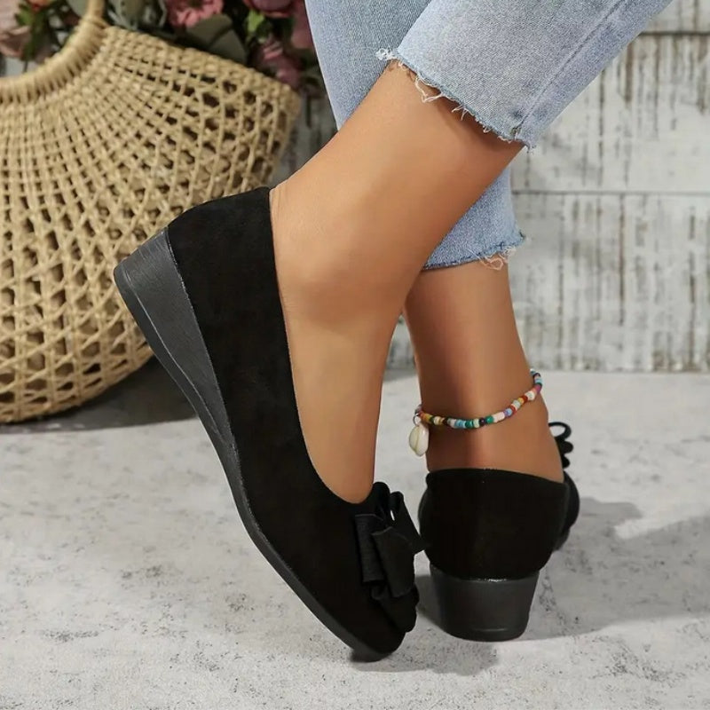 Mokasyny na koturnie z kokardą