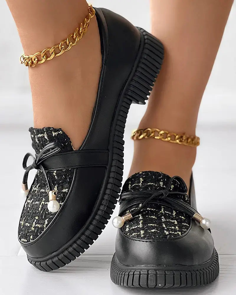 Grube tweedowe, patchworkowe mokasyny z koronką