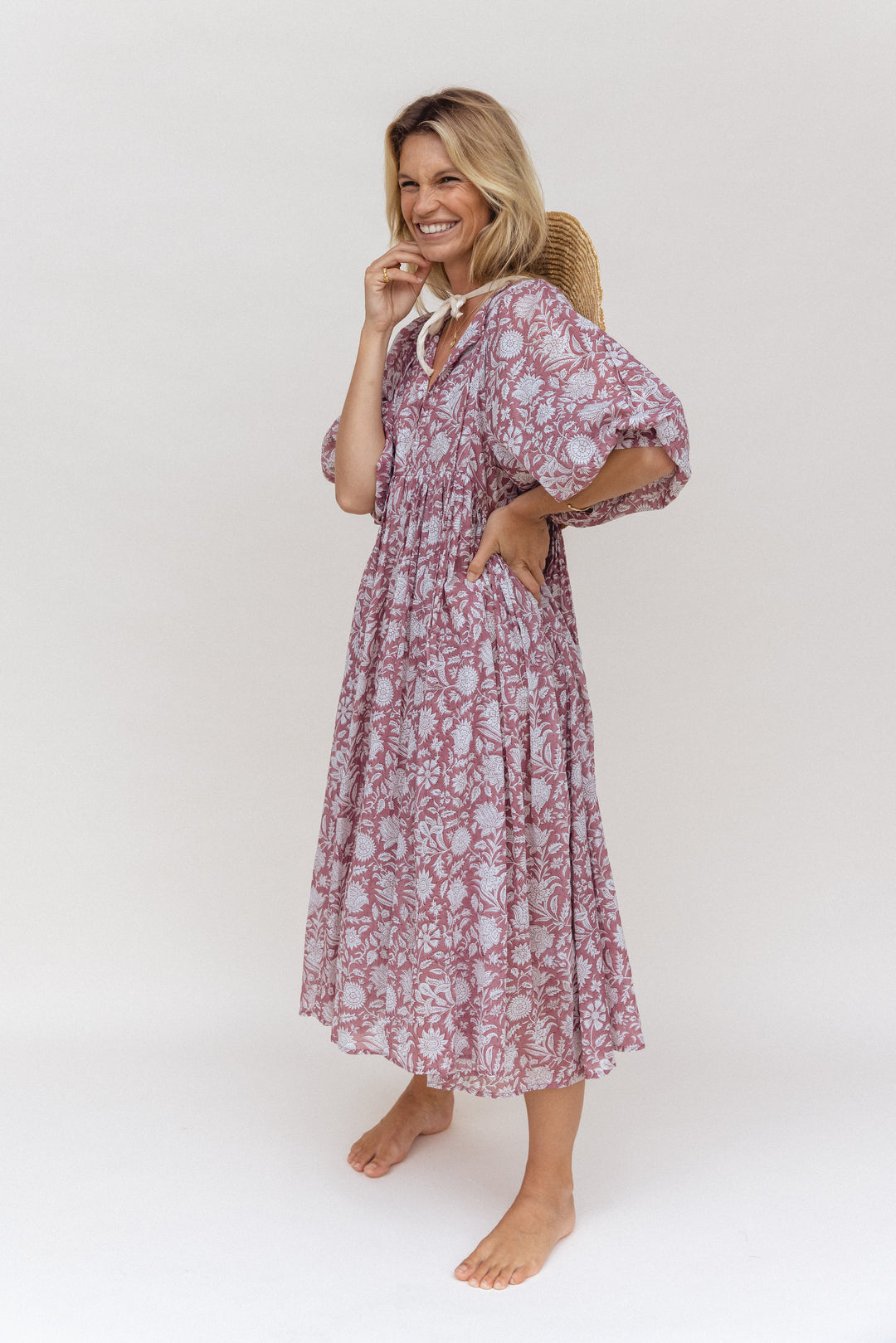 Nawojka – Zwiewna sukienka midi z bufiastymi rękawami