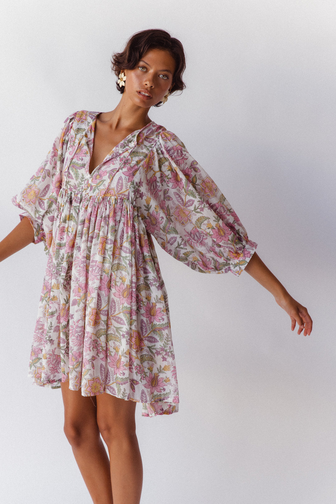 Nawojka – Zwiewna sukienka midi z bufiastymi rękawami