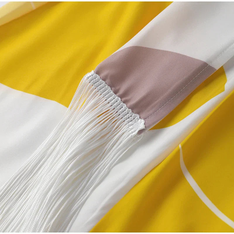 Talia™ | Satynowa sukienka z falbanami" can be rewritten as: "Talia™ | Satynowa sukienka z falbanami i eleganckim wykończeniem