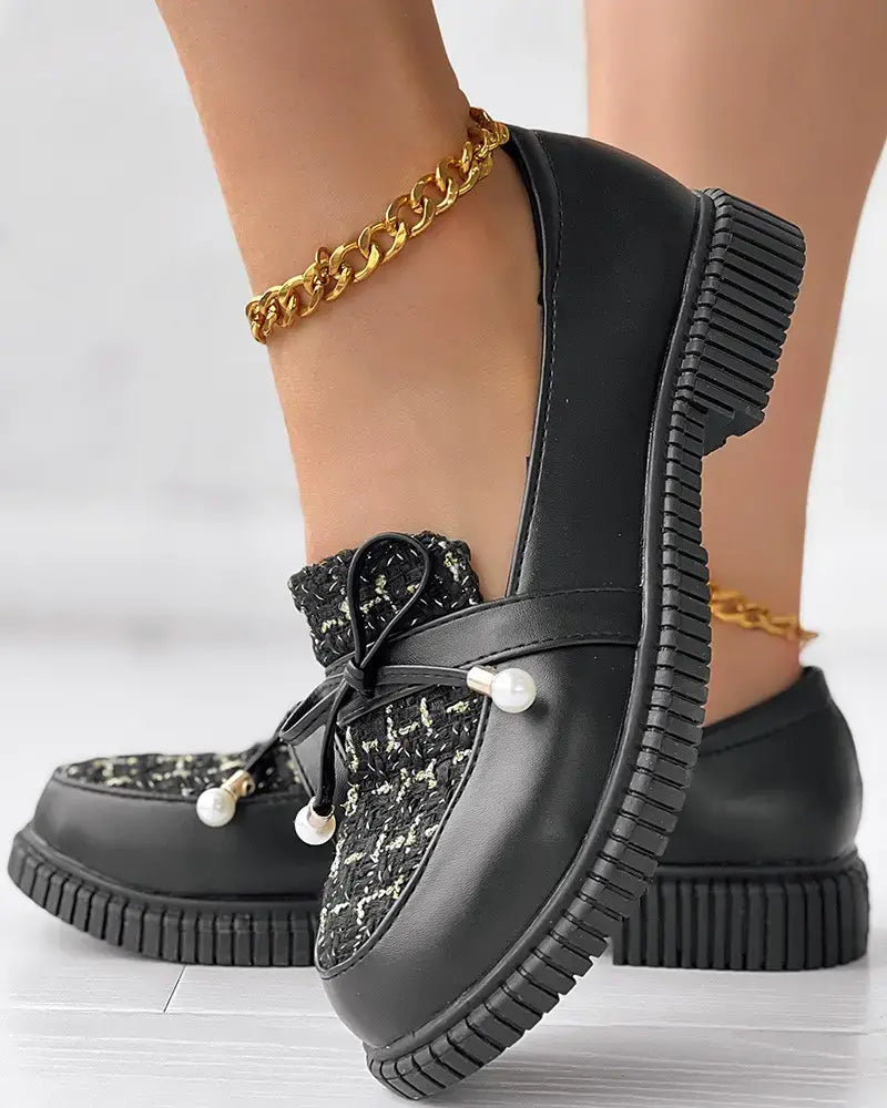 Grube tweedowe, patchworkowe mokasyny z koronką