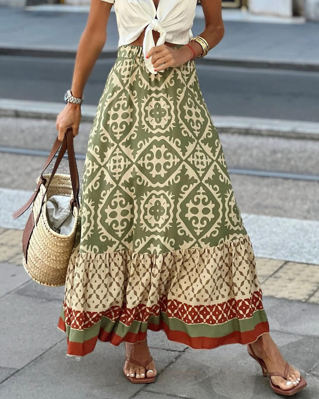 "Aura™ | Długa spódnica Boho Hily" can be rewritten as "Aura™ | Hily Boho Maxi Skirt".