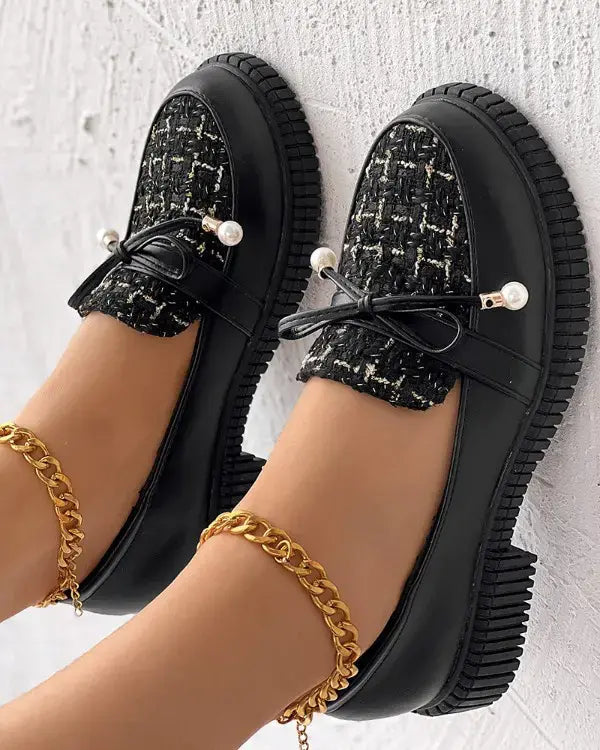 Grube tweedowe, patchworkowe mokasyny z koronką