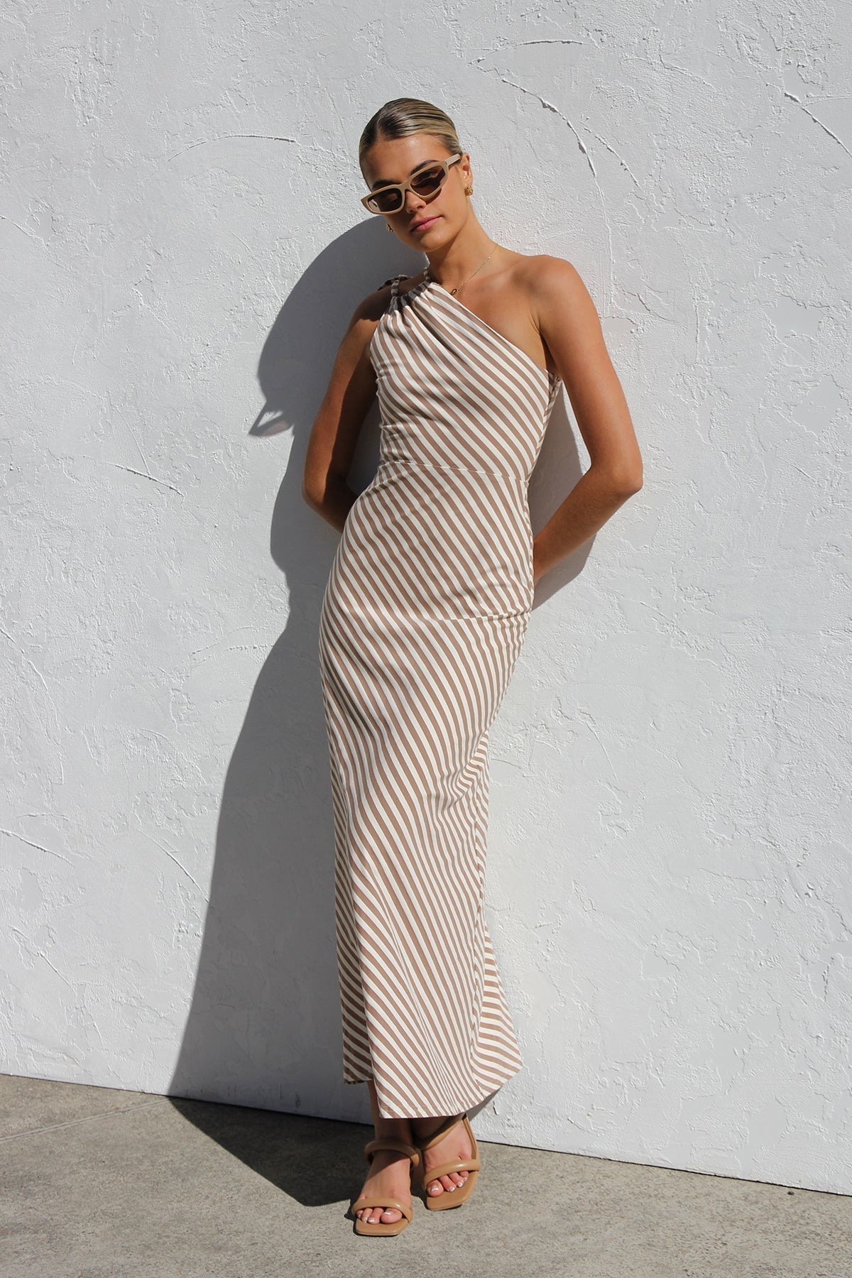 Rocia™ | Letnia sukienka w paski z eleganckim detalem