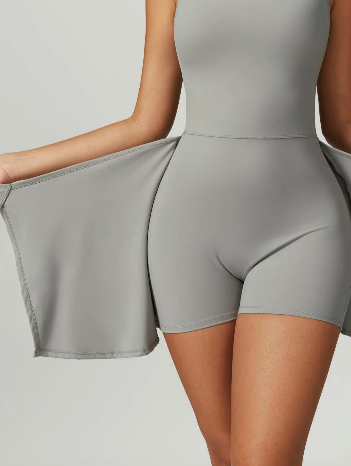 Wincenta – Sukienka tenisowa z wysokim kołnierzem