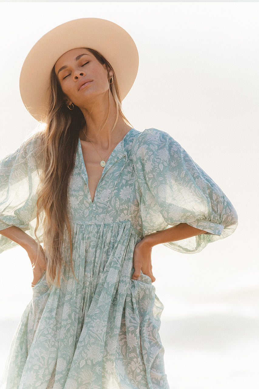 Nawojka – Zwiewna sukienka midi z bufiastymi rękawami