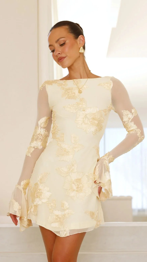 Miłka – Zmysłowa sukienka mini z kwiatowym haftem