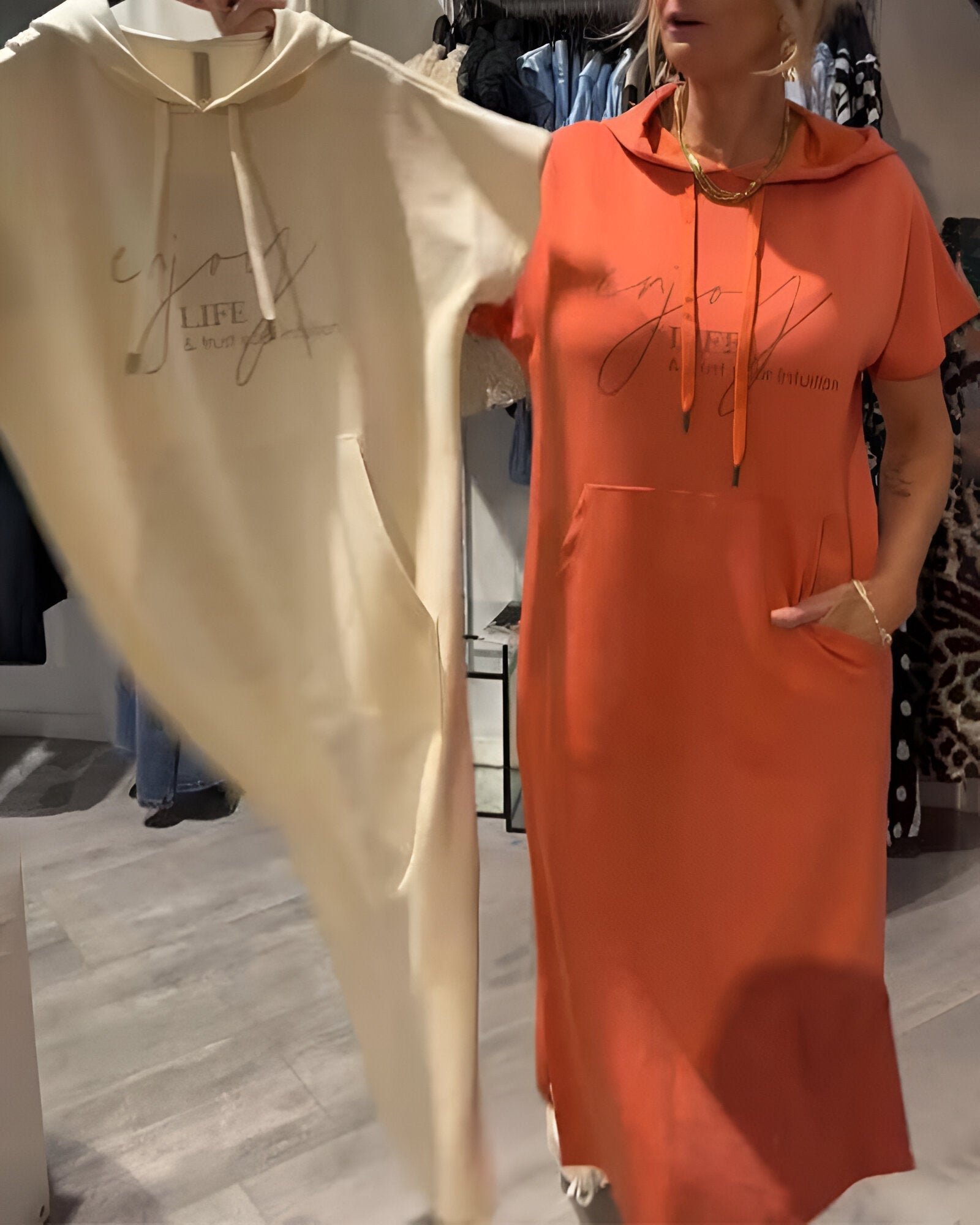 Alina – Codzienna sukienka z kapturem i luzem