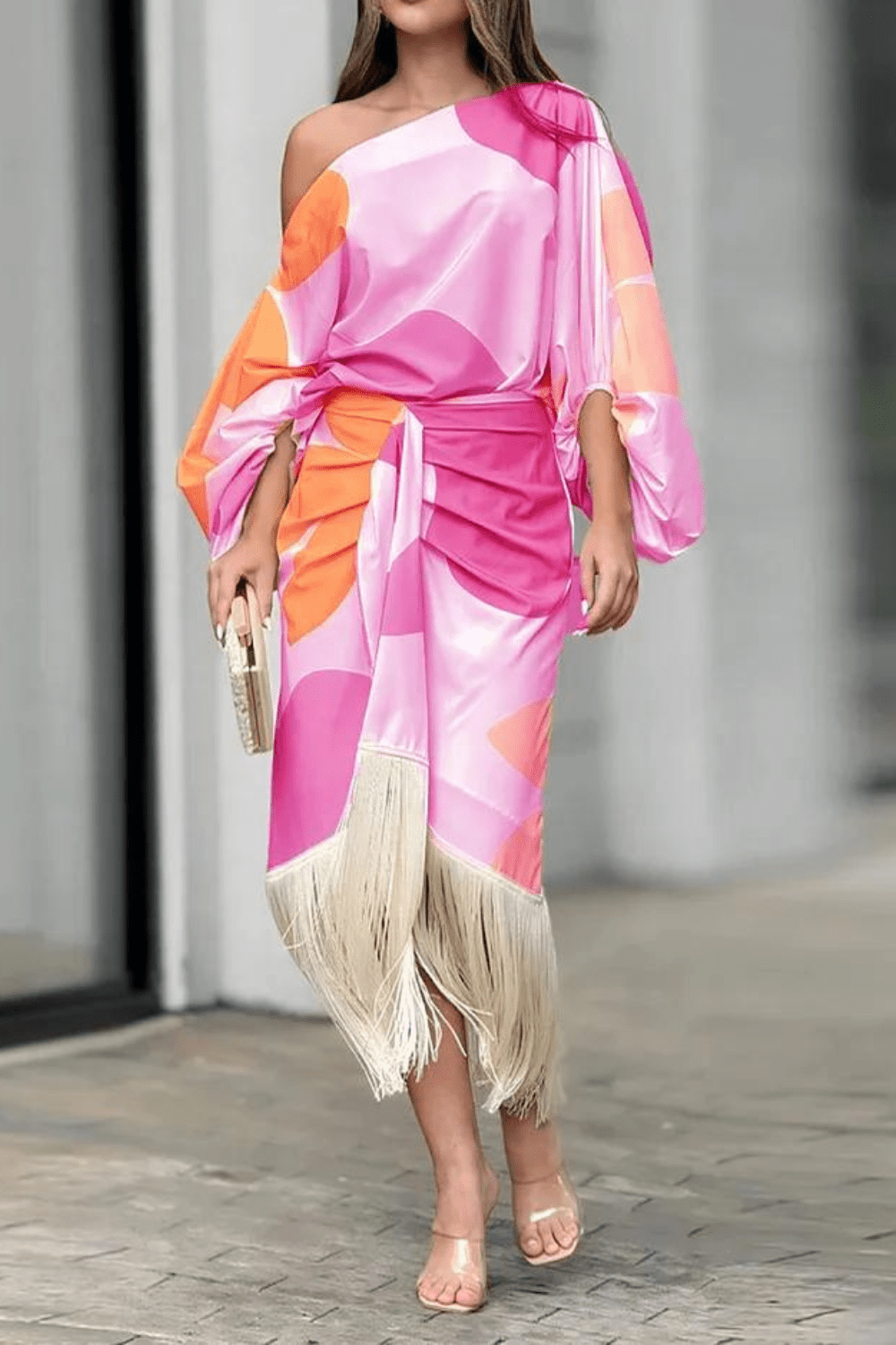 Talia™ | Satynowa sukienka z falbanami" can be rewritten as: "Talia™ | Satynowa sukienka z falbanami i eleganckim wykończeniem